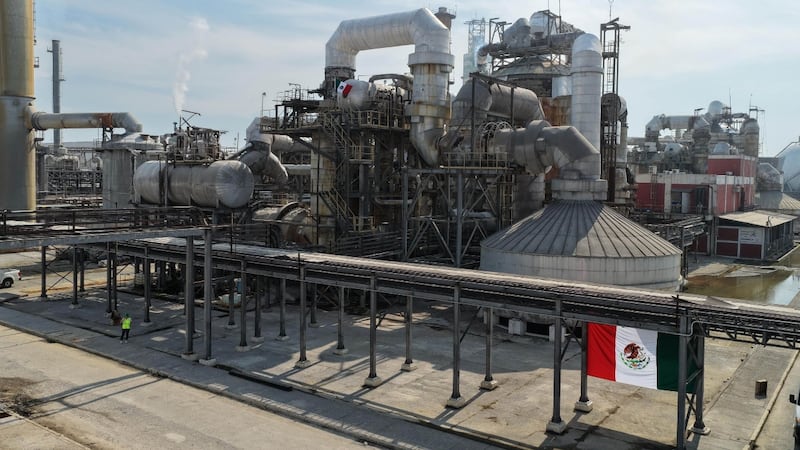 Pemex sube refinación en 2025: ‘Cocinó’ 1,136 mil barriles diarios de petróleo, 44.4% más que en 2024