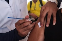 Pfizer, Moderna y Sputnik: ¿Cuál es la efectividad de las vacunas COVID y sus efectos secundarios?