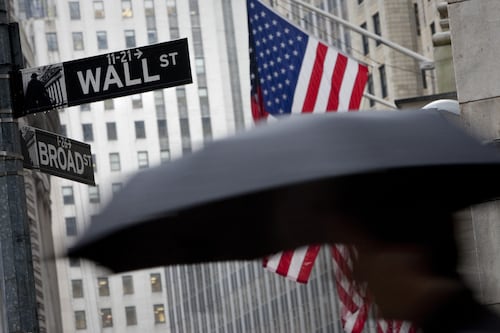 Wall Street cierra con ganancias y Nasdaq avanza 1.26%; BMV repunta
