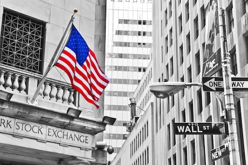 Wall Street ‘resbala’ al cierre de la semana; Nasdaq cae 1.69% por empresas tecnológicas