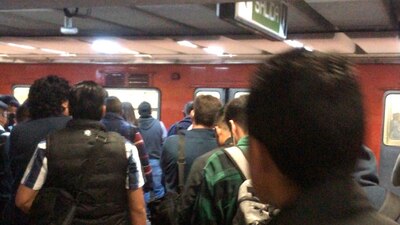 El humo dentro de las instalaciones del Metro fue generado por un corto circuito