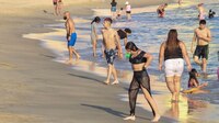 Acapulco celebra ‘de pie’ la Navidad, pero encarece el material para la reconstrucción