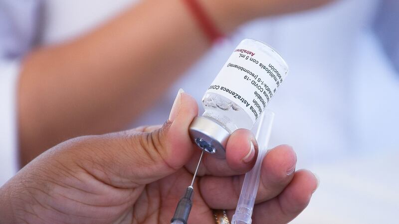 Vacunación COVID en México: Aplican 33,562 dosis