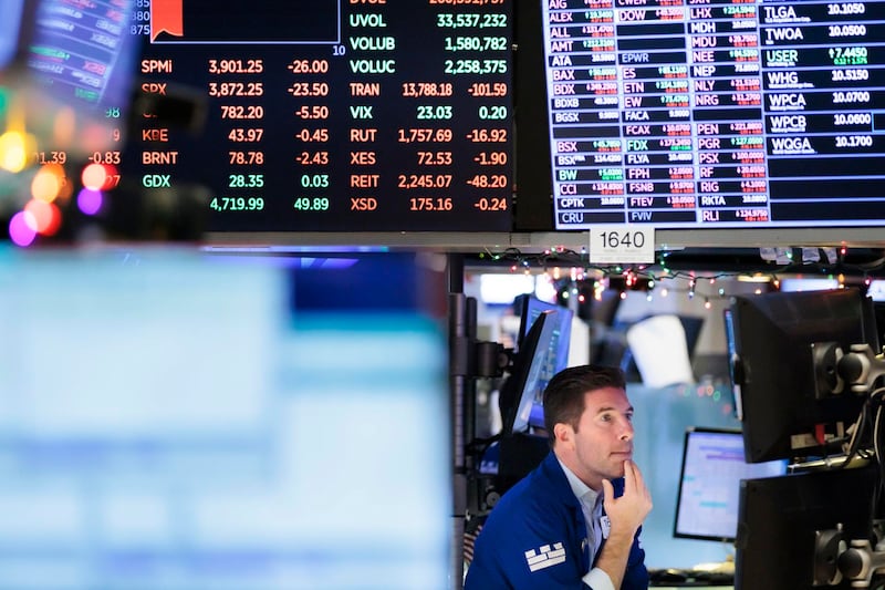 Wall Street ‘se tambalea’ por ataques de EU e israel a Irán: Dow Jones cae 1.06%