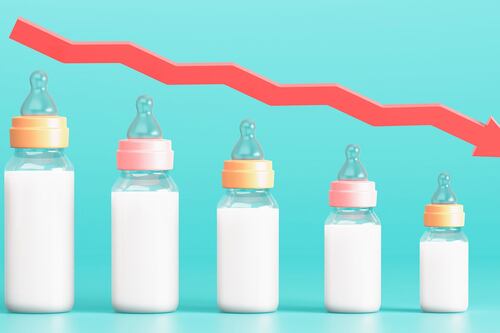 La paradoja de la natalidad en declive y el impacto en la economía