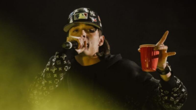 ¿Peso Pluma reclamó a su ingeniero de sonido en concierto? Esto fue lo que pasó