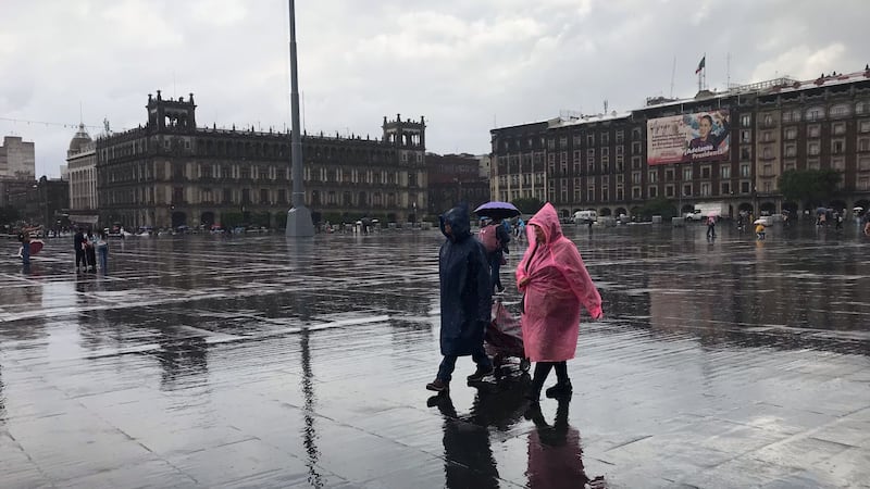 Tláloc pega con todo en la CDMX: Fuertes lluvias y granizo afectan servicio de Cablebús y Metro