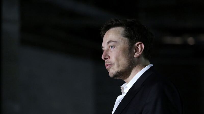 Twitter ¿arrepentido?: Musk regresa cuentas tras suspender perfiles de periodistas que lo criticaron