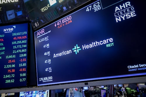 Wall Street cierra con ganancias previo al Día de Acción de Gracias; BMV sube