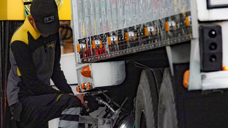 ¿Trump puede dejar a México sin diésel? Restricción de EU violaría el T-MEC