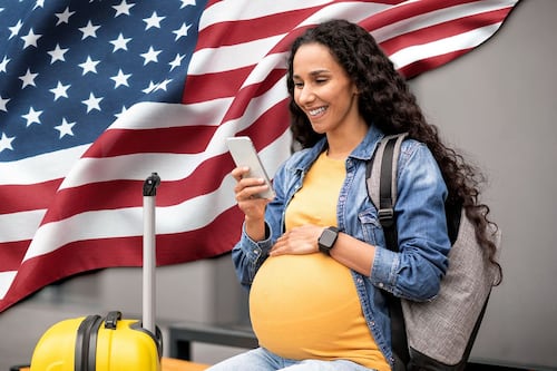 ¿Qué es el turismo de maternidad que intenta prohibir Donald Trump al negar la nacionalidad por nacimiento?