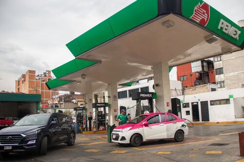 SAT va tras las gasolineras: Les pide evitar malas prácticas de facturación