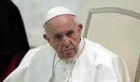 Papa Francisco sale de fase crítica tras 14 días hospitalizado; todavía necesita terapia de oxígeno