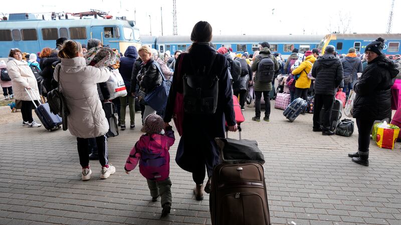 Reino Unido se une a EU: prohibirá importaciones de petróleo ruso