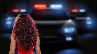 Eva María Beristain compartió un video en redes sociales para denunciar públicamente a policías de la CDMX. (Foto: IAGemini/Freepik)