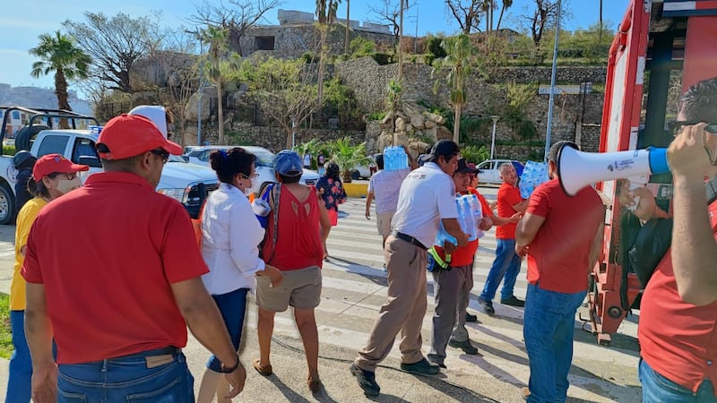 ¡50 millones de pesos para apoyar a habitantes de Acapulco a poner sus comunidades de pie tras el huracán Otis!