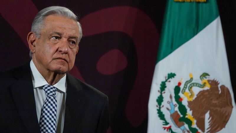 AMLO, sancionado por acusar al INE de meter ‘mano negra’ en debates; bajará mañanera del 15 de abril