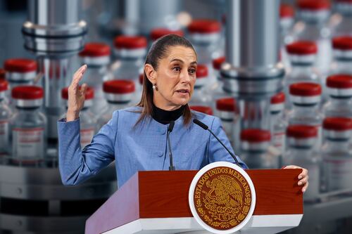 Gobierno ‘amaga’ con denuncias penales contra farmacéuticas por retrasos en entrega de medicamentos