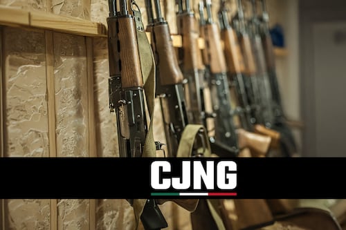 El arsenal del CJNG: Así compraron AK-47, lanzacohetes, minas y armamento antiaéreo, según EU