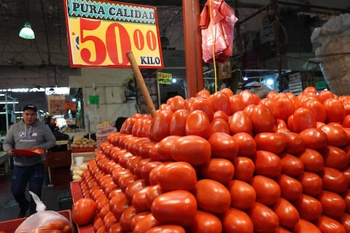 Inflación en México se ‘mancha’ con las salsas: Precios de jitomate y chiles aumentan 200%