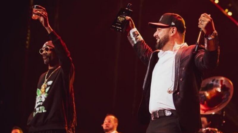 'Acá entre nos': Banda MS y Snoop Dogg rinden homenaje a Vicente Fernández