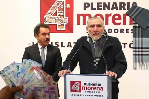 Outfit para renunciar: ¿Cuánto cuesta la bufanda Burberry que usó Adán Augusto?