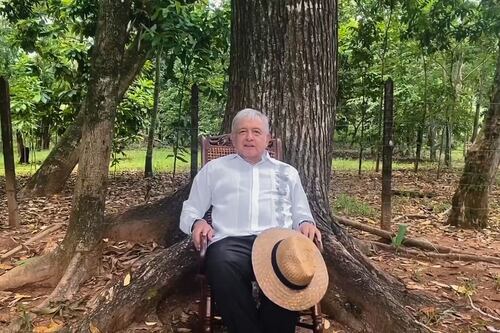 Entre caminatas y pozol: Así es la vida de AMLO, jubilado de la política, en su finca de Palenque