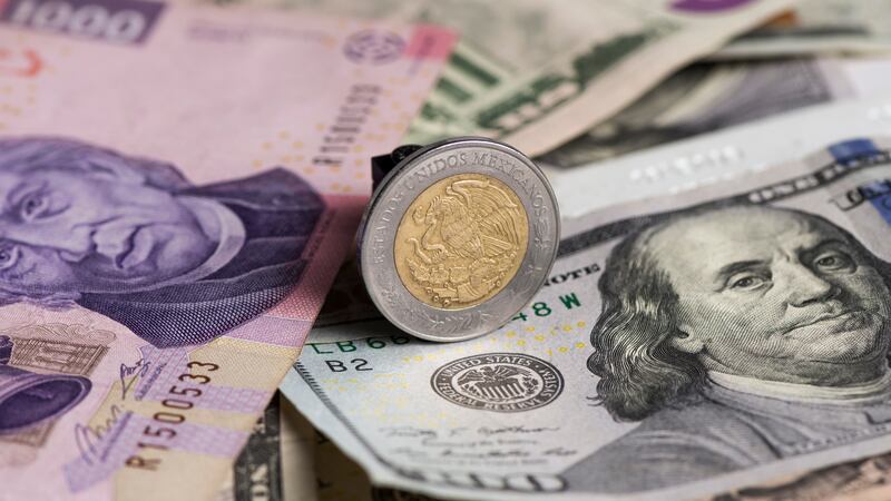 Dato del PIB ‘asusta’ al peso: Se deprecia 1% frente al dólar