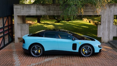 Ferrari Luce, Jony Ive, LoveFrom, diseño Ferrari eléctrico, cuatro puertas, 2026, Maranello.