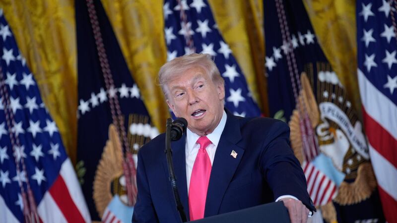 Se le hace a Trump: La BBC se disculpa con él un día antes de que expire su ultimátum