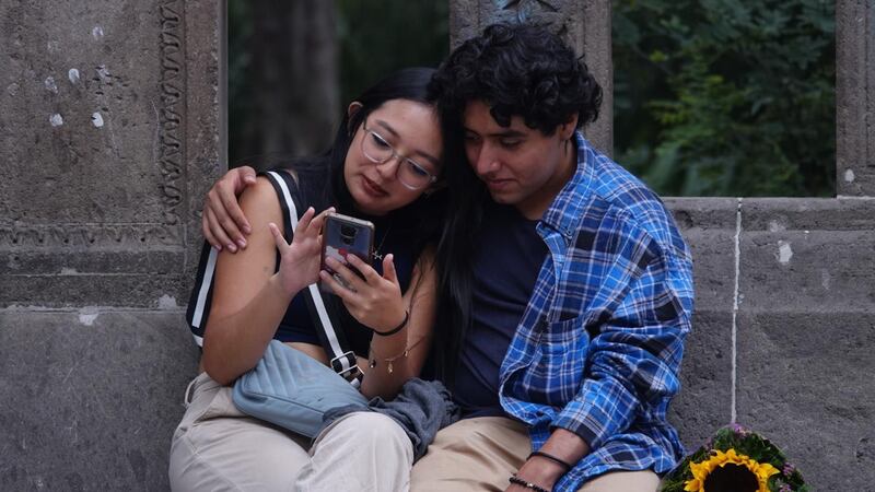 ¡Qué no falte el ‘guasap’! CFE ofrece planes de celular de hasta 33 pesos