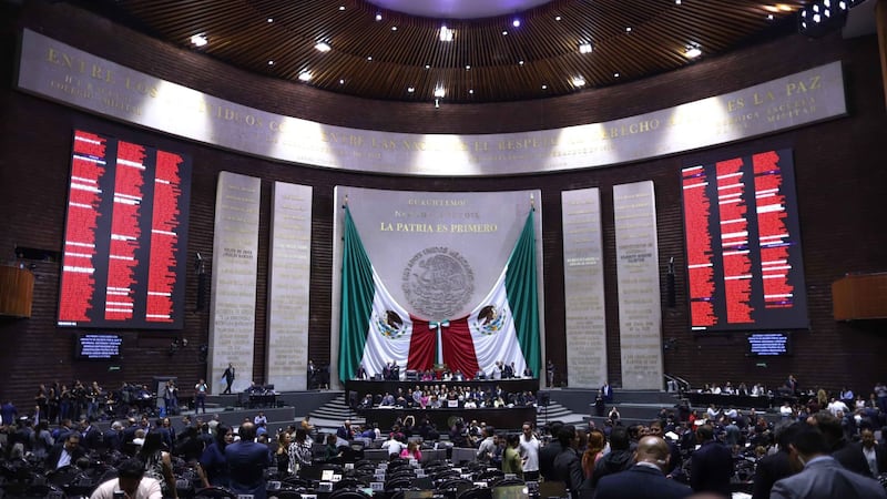 ‘Batean’ reforma electoral de Claudia Sheinbaum: ¿Qué diputados de Morena, PT y Verde votaron en contra?