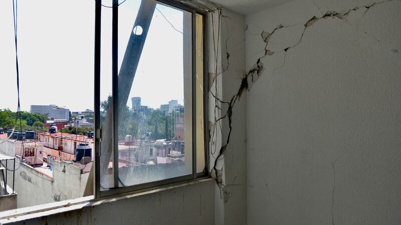 Sismo del 19-S: Hay 76 escuelas dañadas en CDMX, una fue cerrada, dice el Gobierno