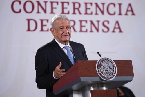 AMLO ‘le deja tarea’ a Elon Musk: ‘Ojalá limpien Twitter de la corrupción’