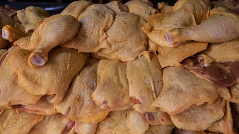 Inflación ‘despluma’ al pollo: PACIC falla en contener alza de precios de estos productos básicos