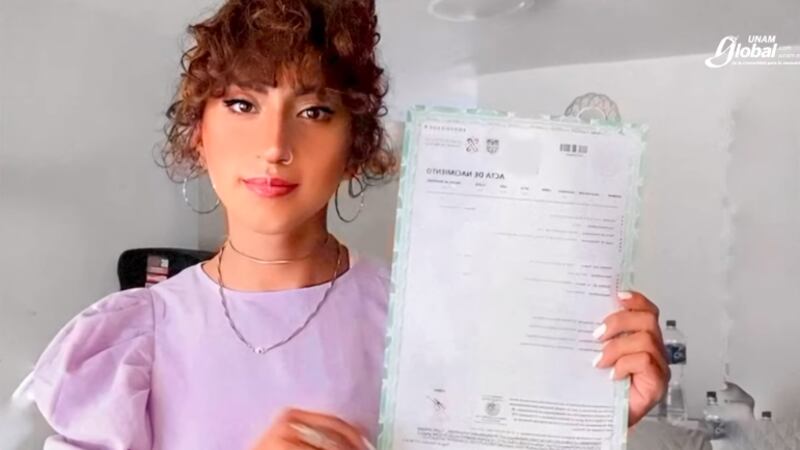 UNAM actualiza el nombre de una alumna trans en documentos oficiales