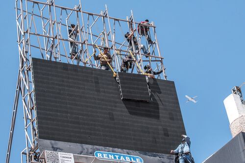¿Ya sabemos quién pagó los espectaculares?