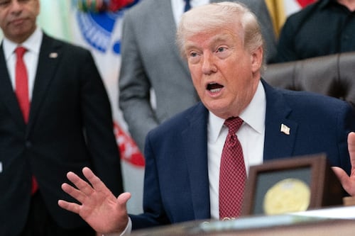 Trump ‘reta’ a Irán y presume control total del Estrecho de Ormuz: ‘No pueden chantajearnos’