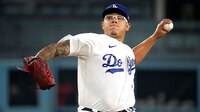 Dodgers retiran casillero de Julio Urías y cubren sus murales en el estadio