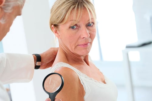 Investigadores de Yale crean inyección para tratar el cáncer de piel: introduce nanopartículas en el tumor