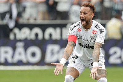 Neymar es actualmente jugador del Santos, equipo donde comenzó su trayectoria profesional. (Foto: EFE)