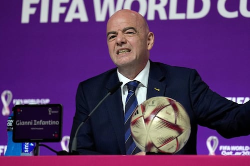 Más problemas para Infantino: UEFA amenaza a la FIFA con acciones legales; le prohíbe destruir pruebas