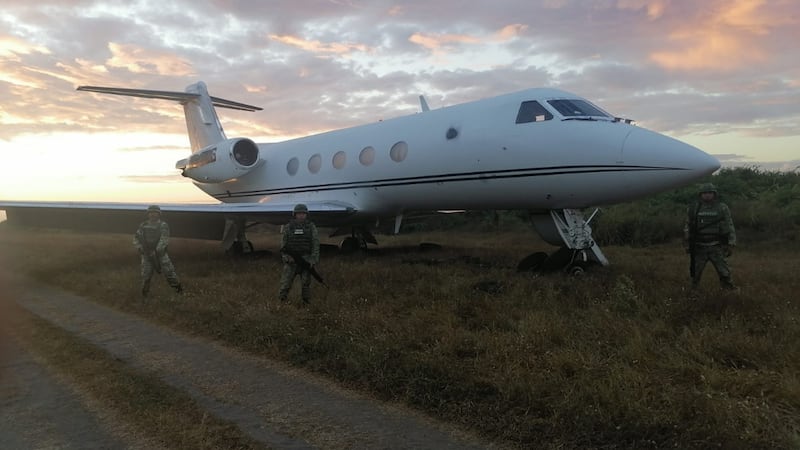 Aeronave que sobrevolaba Chiapas de forma ilícita es asegurada por el Ejército
