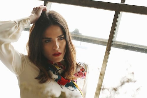 Karla Souza revela haber sido violada por un director de cine