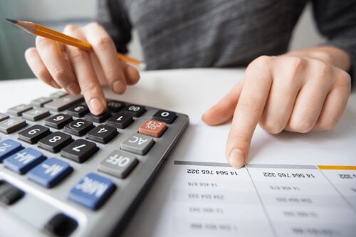 ¿Te puedes dar ese ‘lujito’? Esta es la fórmula matemática para calcular tu capacidad de endeudamiento