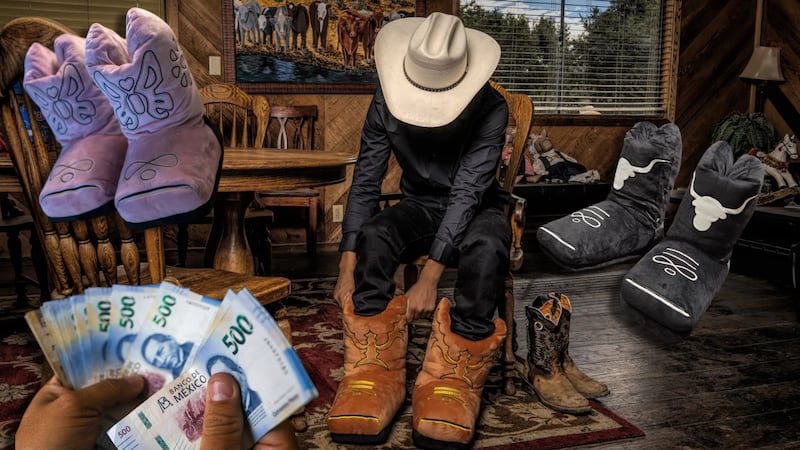 ‘¡Fierro!’: ¿Cómo son y dónde comprar las ‘bootuflas’, virales pantuflas con forma de bota vaquera?