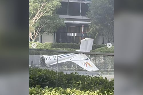 Revelan por qué un avión se estrelló en el edificio más alto de China: Iba a chocar con otra aeronave