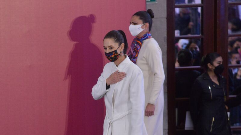 ‘Cuidadito’, Uber y DiDi: Sheinbaum analiza regular sus precios por alza de tarifas