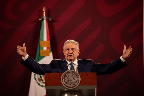 Enojénse con AMLO