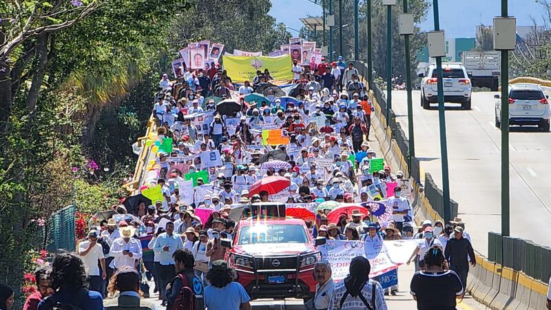 Familias de desaparecidos bloquean la Autopista del Sol: ‘exigimos que busquen a nuestros hijos’